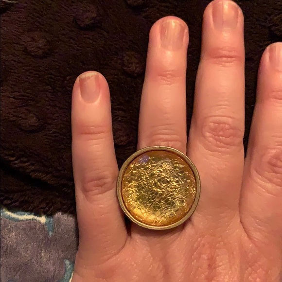 Gold ring - Picture 1 of 2